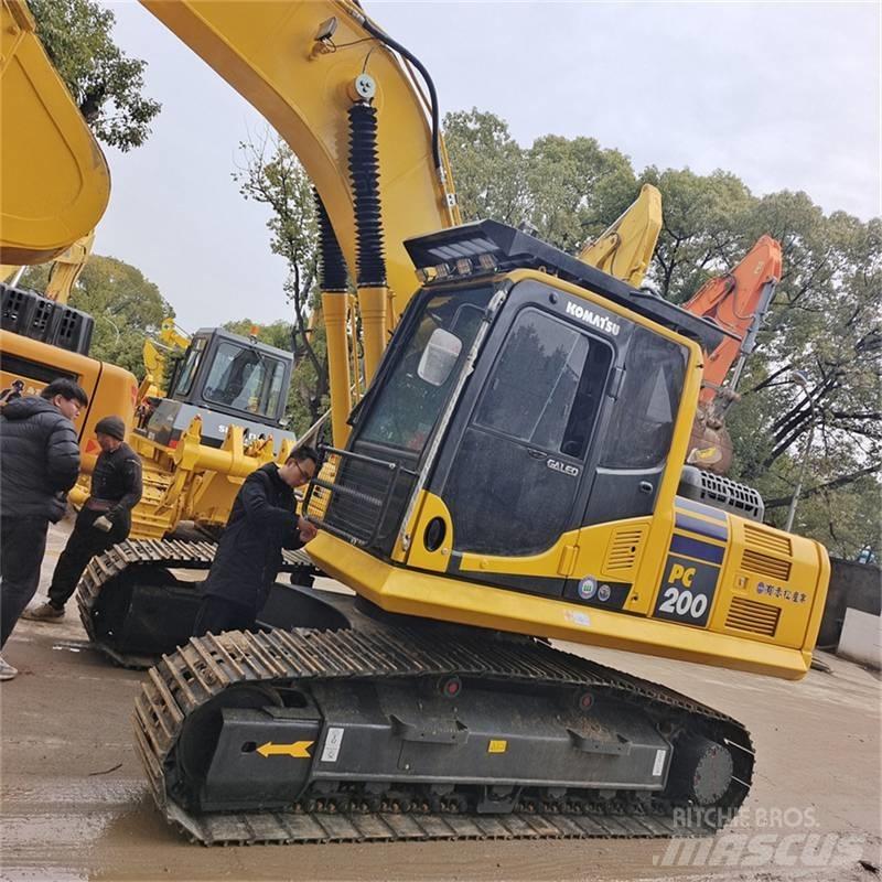 Komatsu PC200-8 Excavatoare pe șenile
