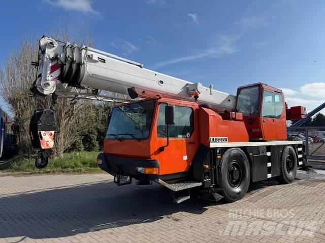 Liebherr LTM 1030-2 Macara pentru orice teren