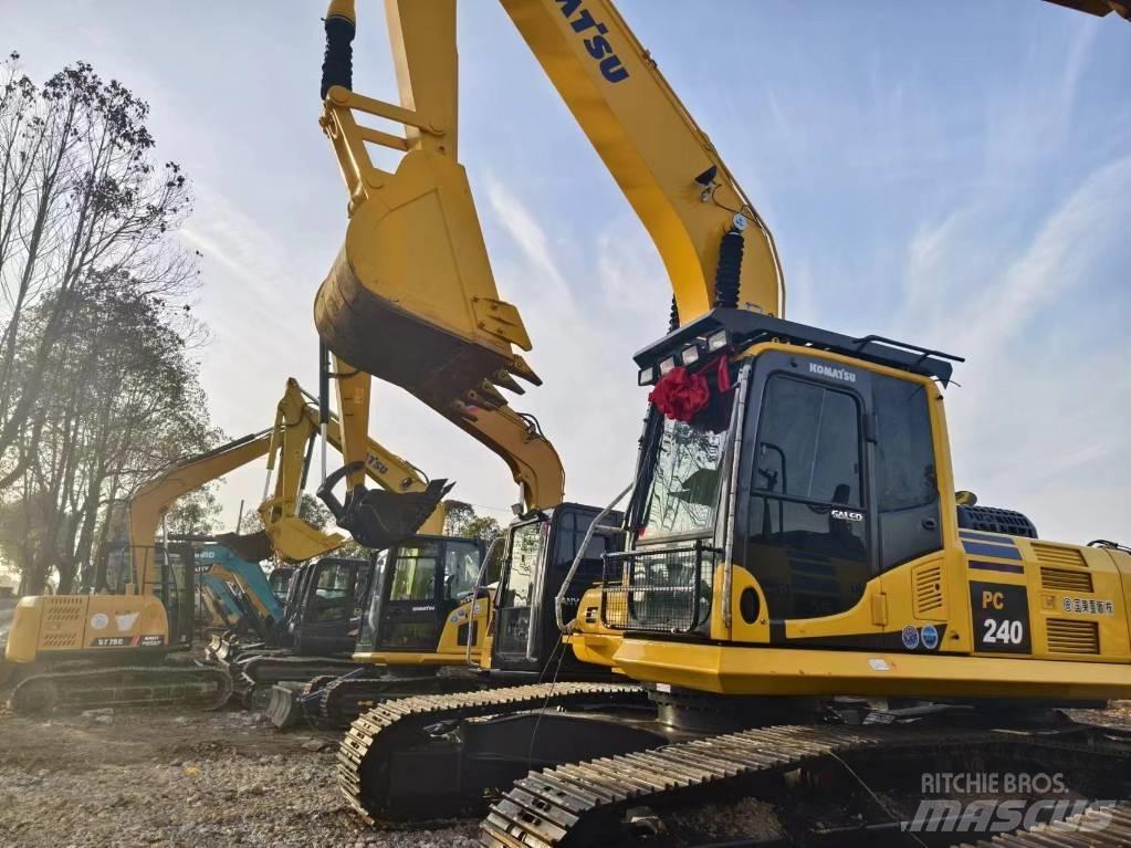 Komatsu PC240-8 Excavatoare 7t - 12t