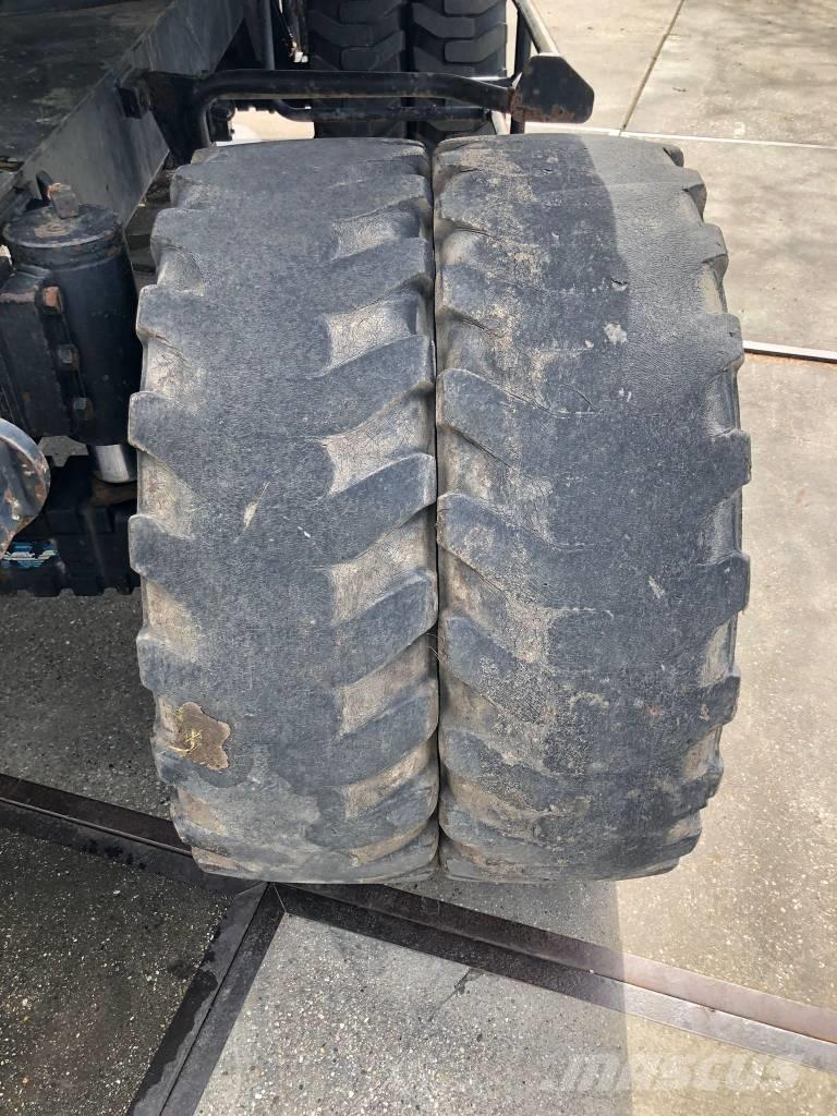 Etec 813B Excavatoare cu roti