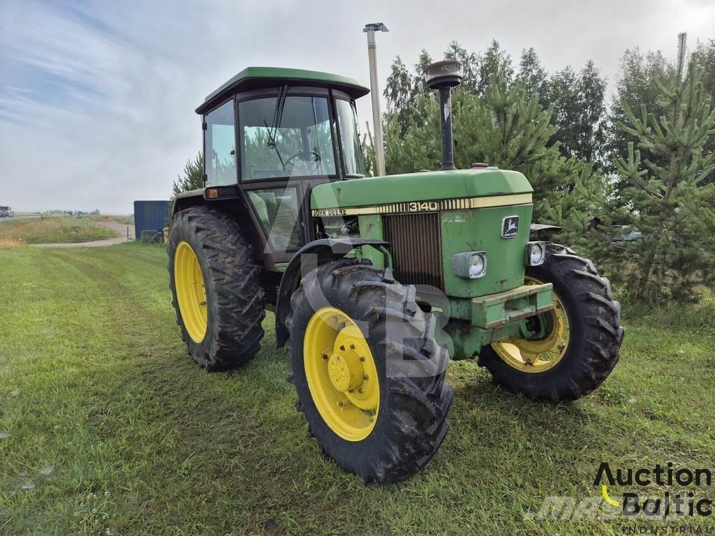 John Deere MFWD Tractoare