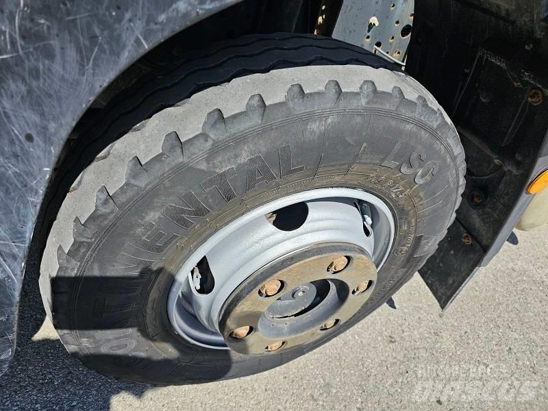 Iveco 80E 18 Camioane platforma/prelata