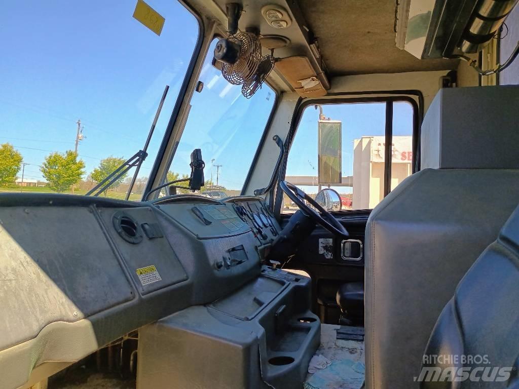  2011 Crane Carrier Camion de deseuri