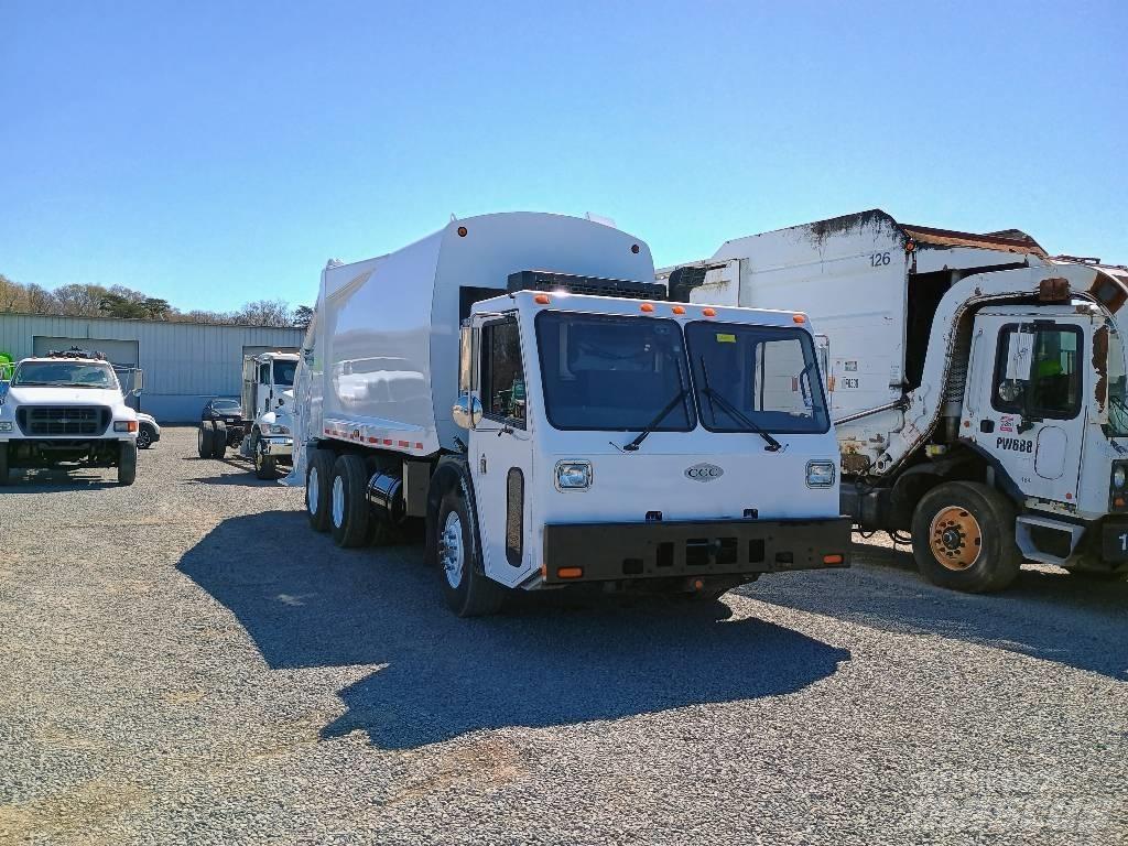  2011 Crane Carrier Camion de deseuri