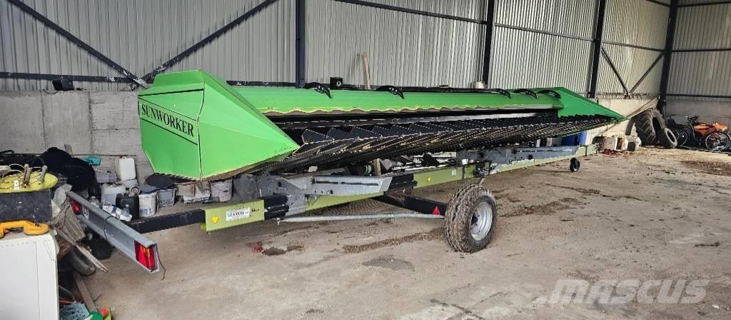 CLAAS Tucano 440 Combine de secerat