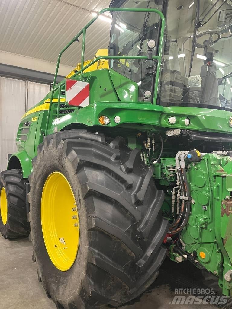 John Deere 8300i Forajere cu autopropulsare