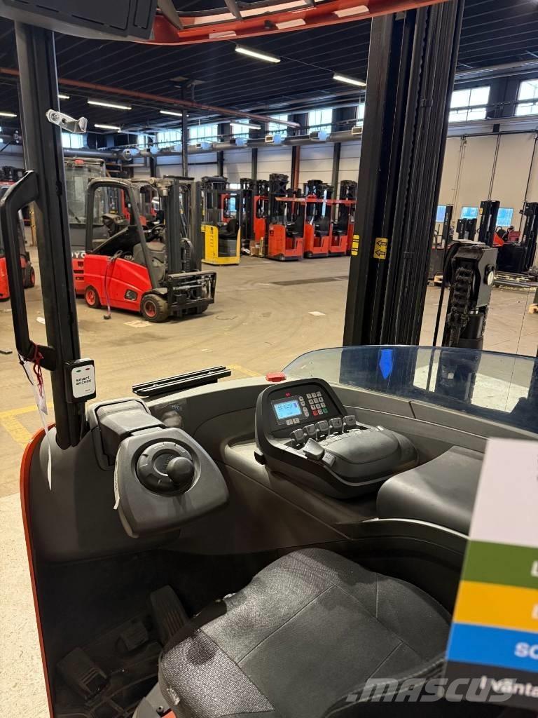 BT truck RRE 200HE Stivuitor cu catarg retractabil