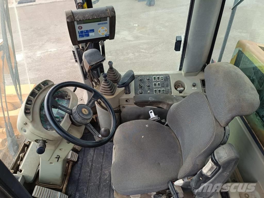 CASE 821C Incarcator pe pneuri