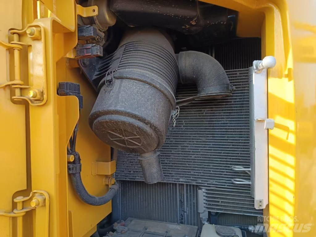 Komatsu PC138 Excavatoare 7t - 12t