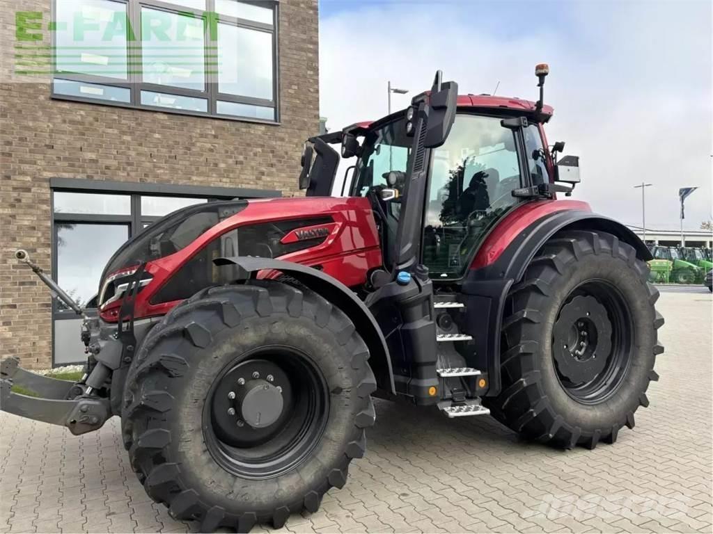 Valtra q265 Tractoare