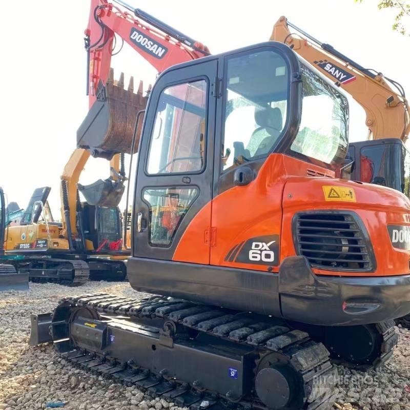 Doosan DX 60 Excavatoare pe șenile
