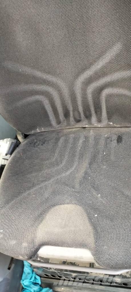 Komatsu PW 200-7 Excavatoare cu roti