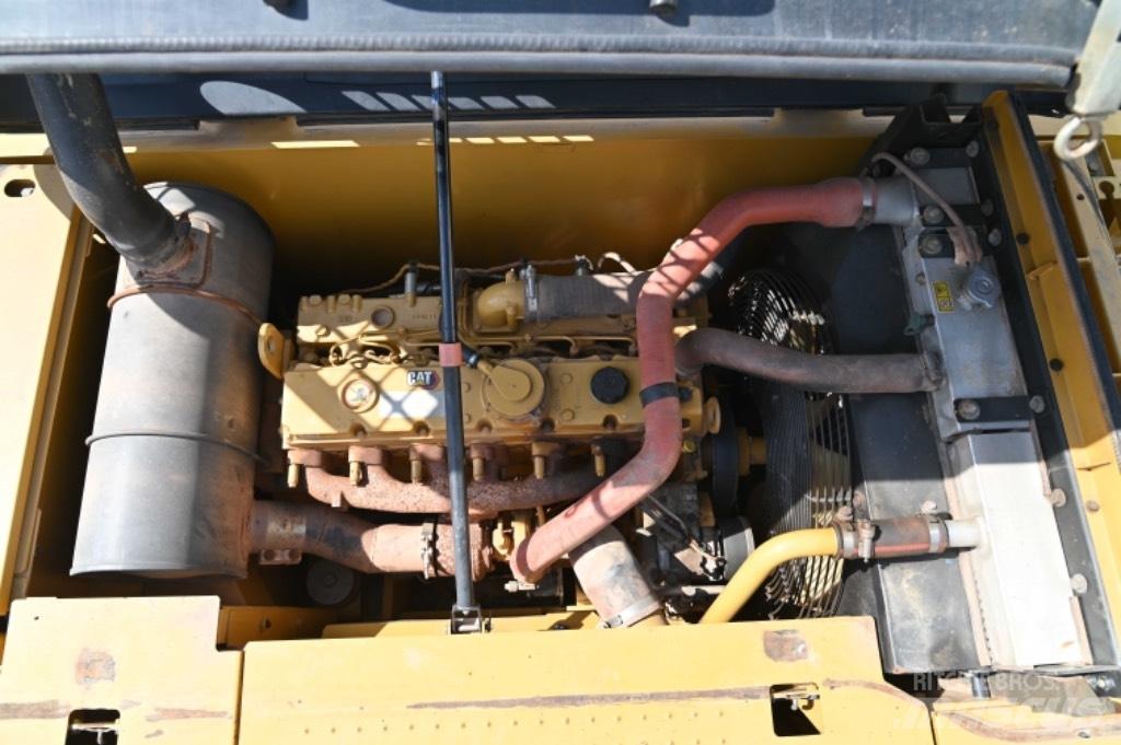 CAT 323D3 Excavatoare cu roti