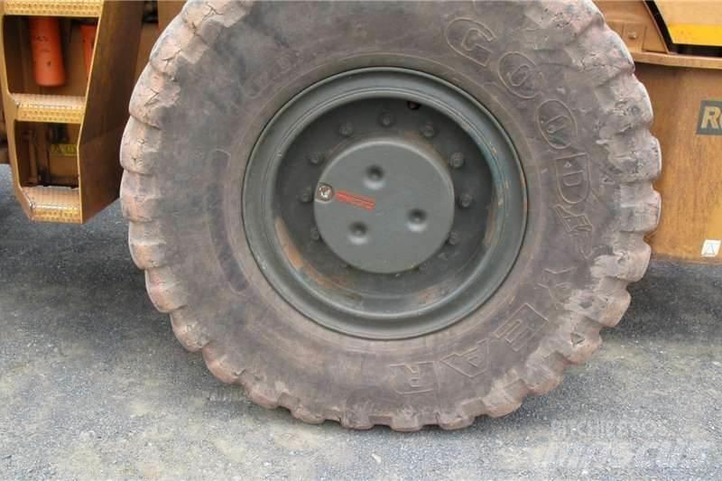 CAT CS76XT Cilindri compactori micsti