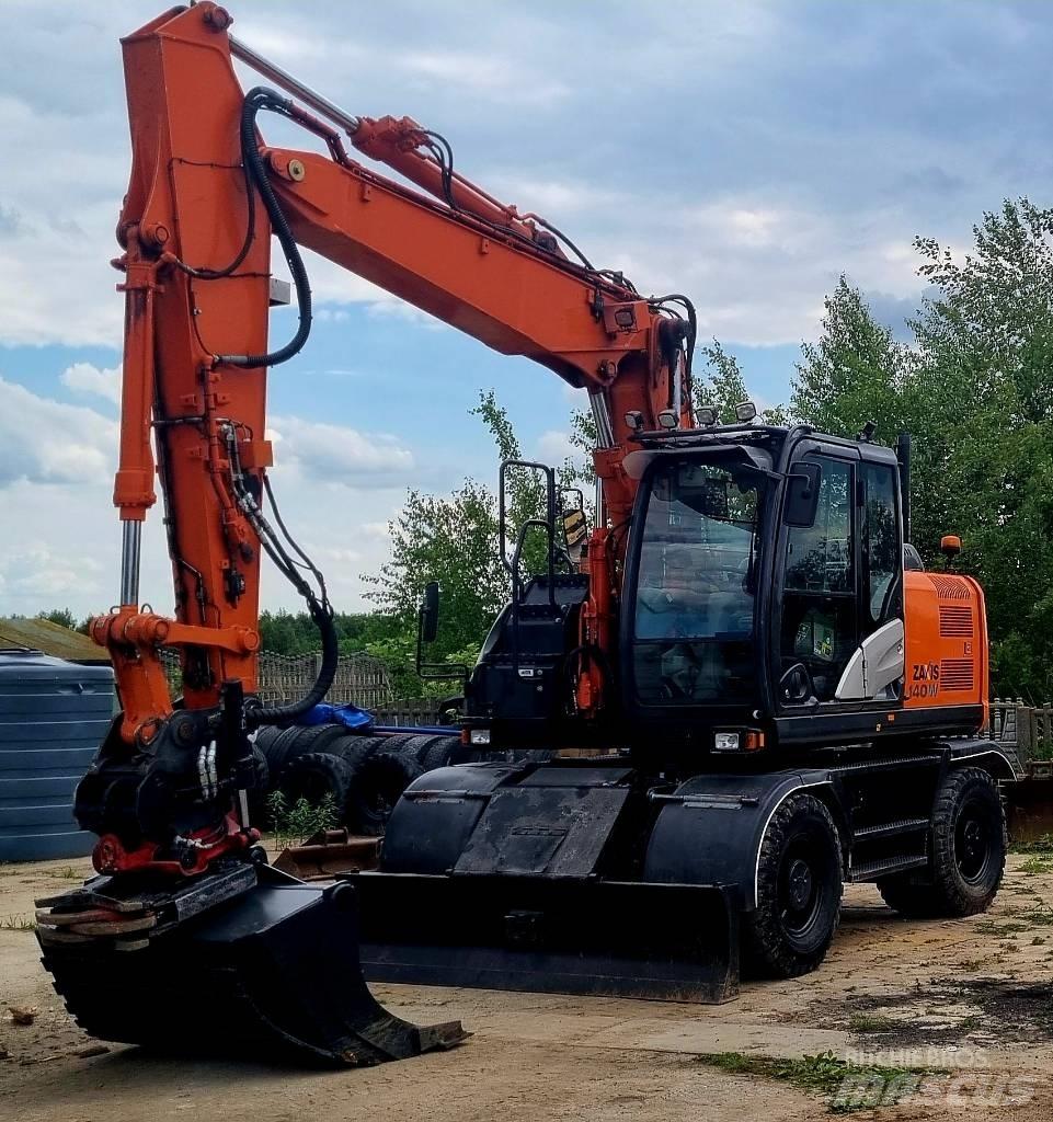 Hitachi 140W Excavatoare cu roti