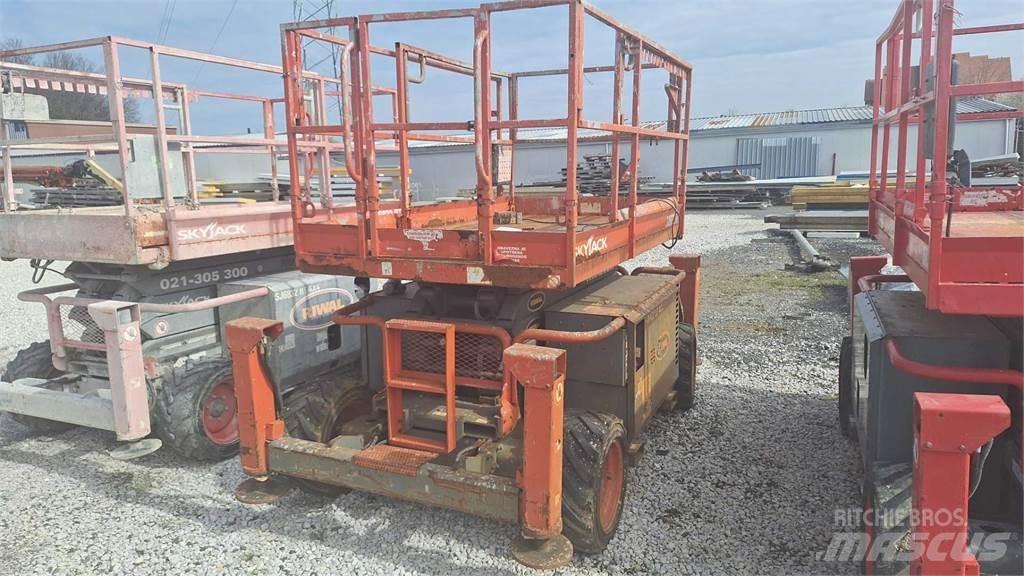 SkyJack SJ6832RTE Platforme foarfeca