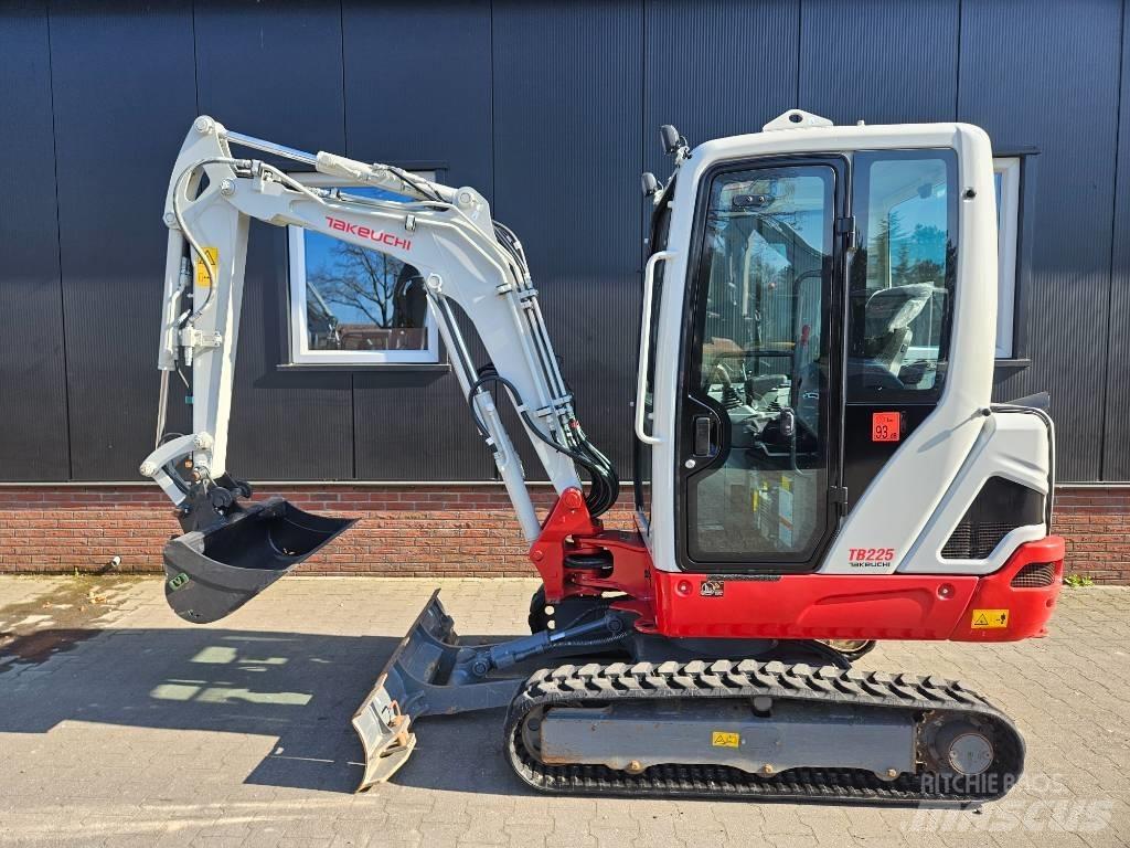 Takeuchi TB 225 Mini excavatoare < 7t