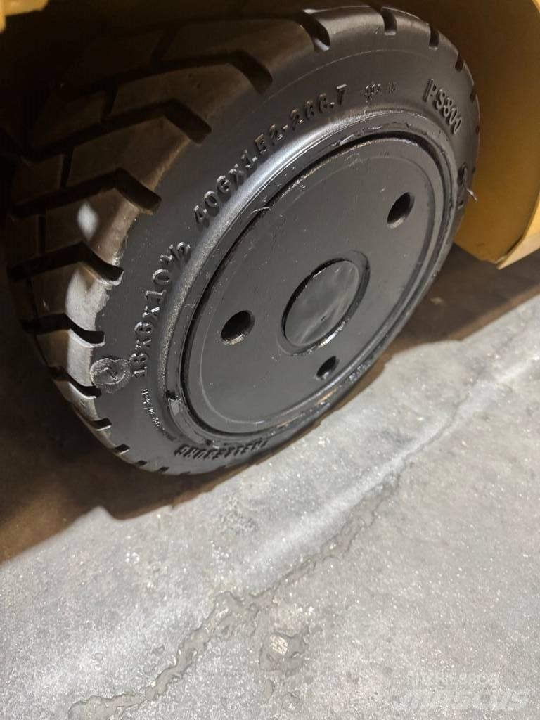 CAT EC30N2 Stivuitor electric