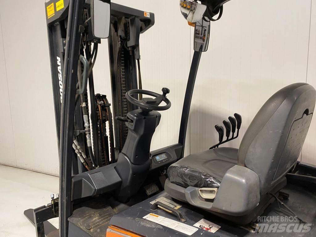 Doosan B35X-7 Stivuitor electric