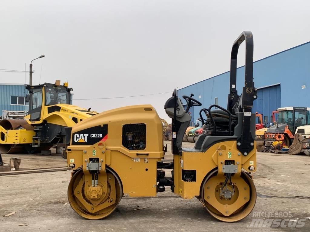 CAT CB 22B Cilindri compactori dubli