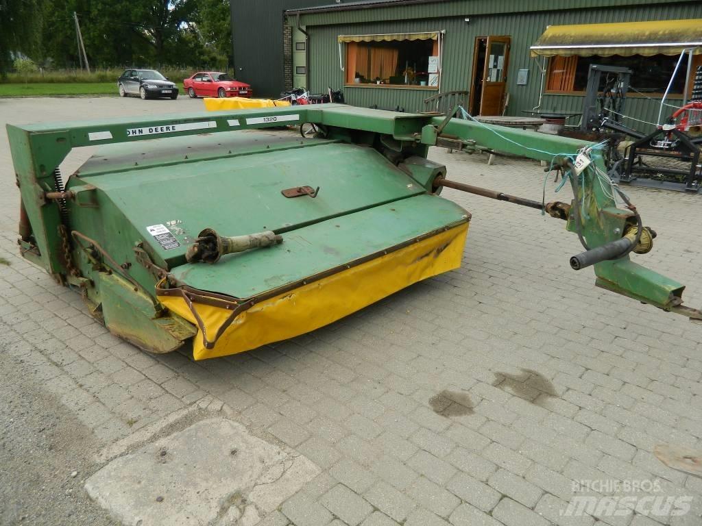 John Deere 1320 Cositoare de iarba cu umidificator