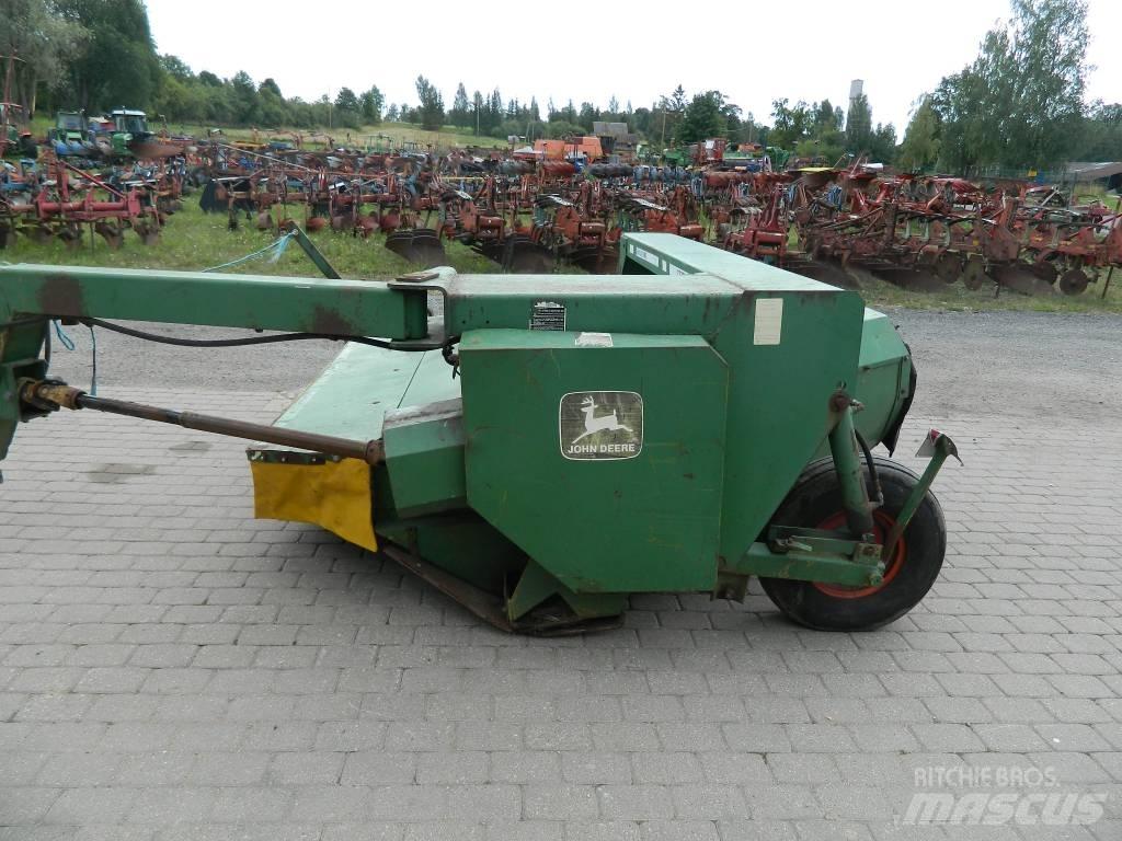 John Deere 1320 Cositoare de iarba cu umidificator
