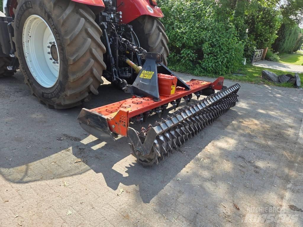  Compact mod. 3000 Grapa si pluguri rotative