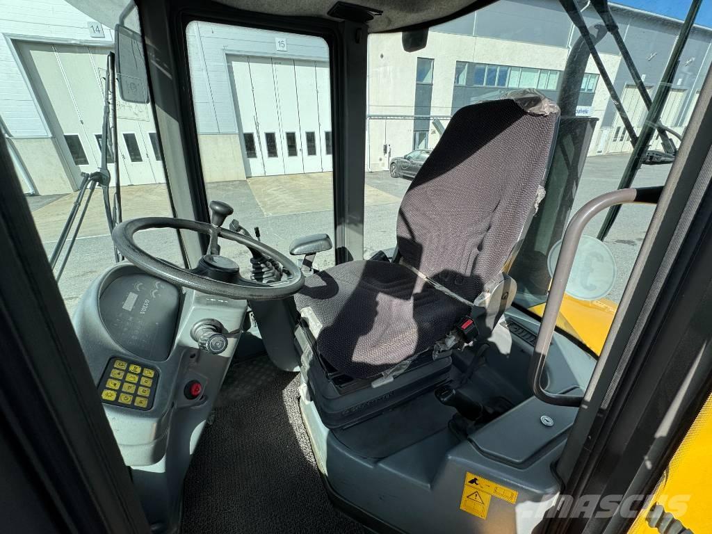 Volvo L 30 B Incarcator pe pneuri