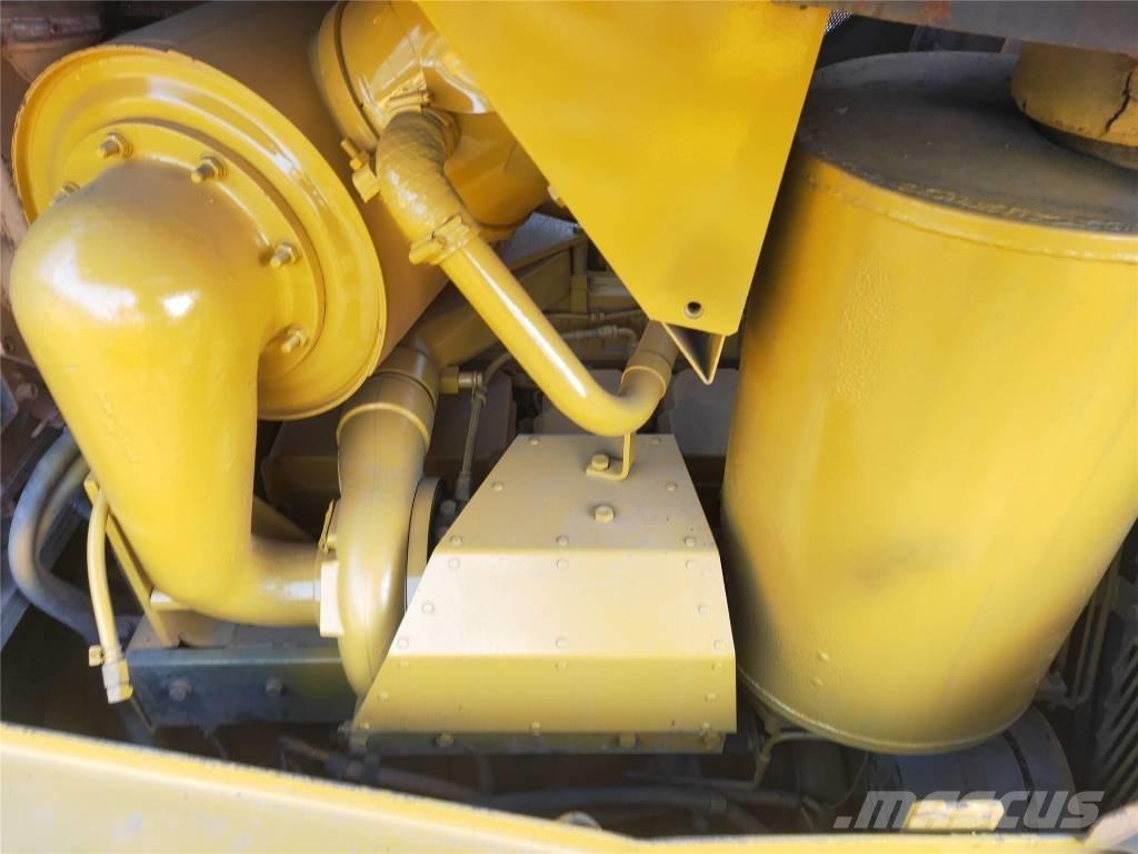Komatsu D155AX-5 Buldozere pe senile