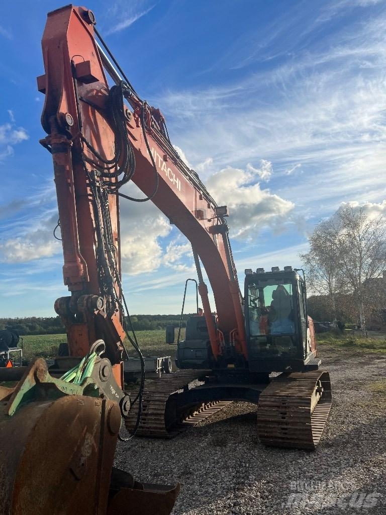 Hitachi ZX 210 Excavatoare pe șenile
