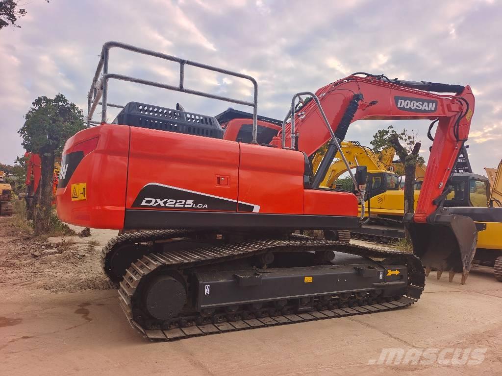 Doosan DX 225 Excavatoare pe șenile
