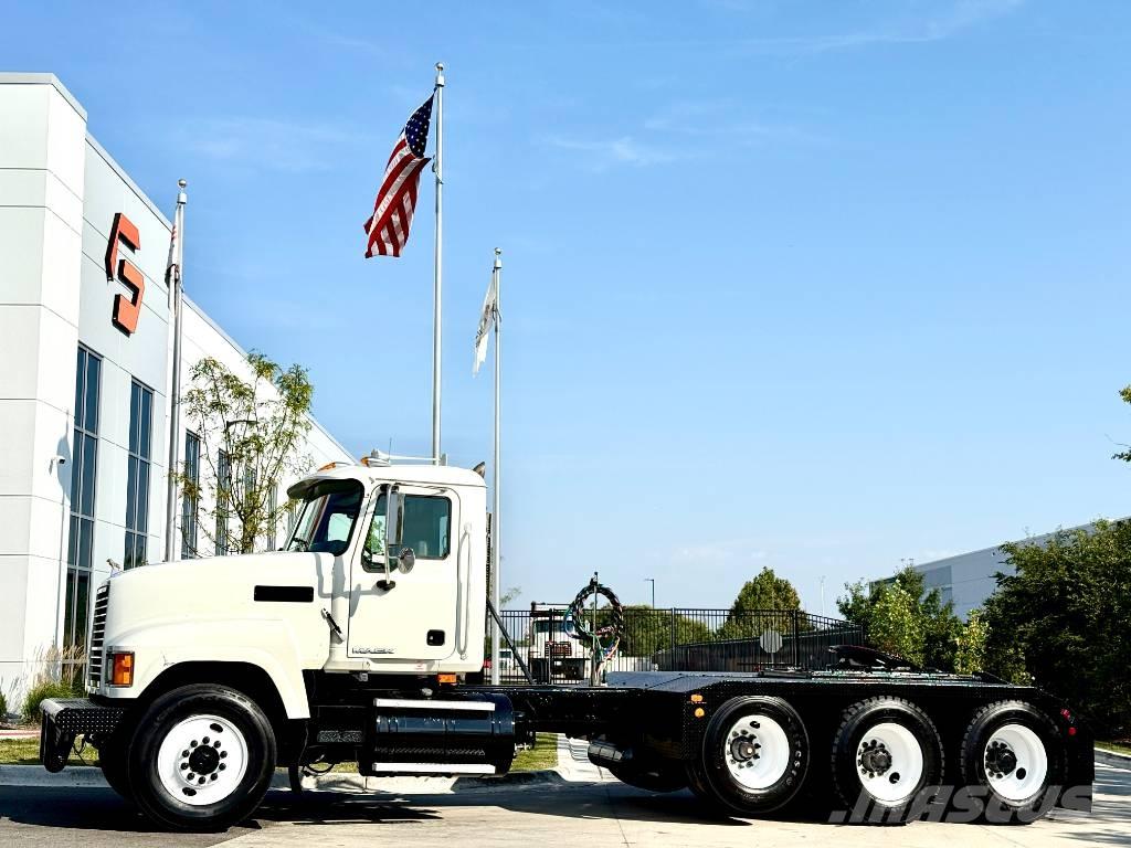 Mack CHU 613 Autotractoare