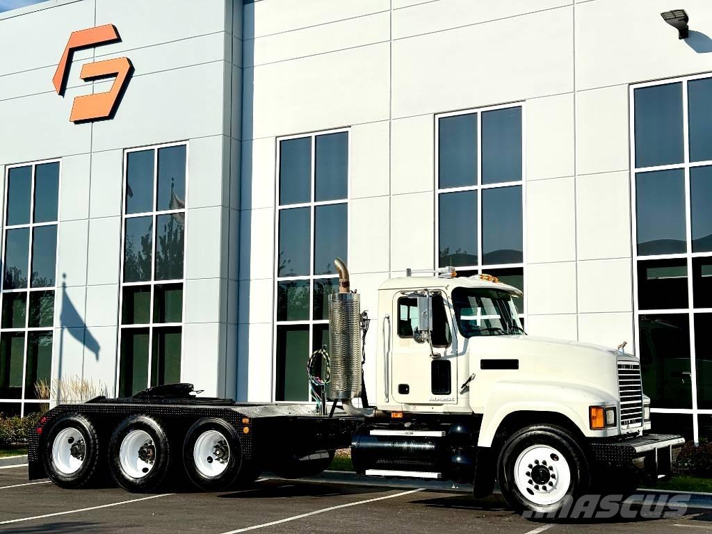 Mack CHU 613 Autotractoare