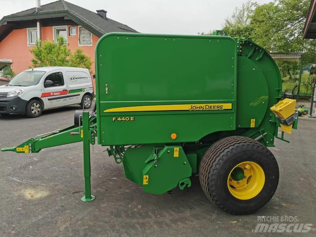 John Deere F440E Masina de balotat cilindric
