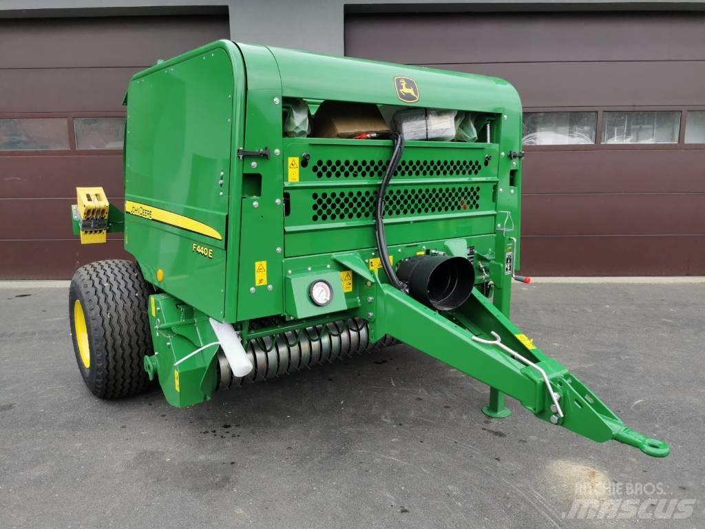 John Deere F440E Masina de balotat cilindric