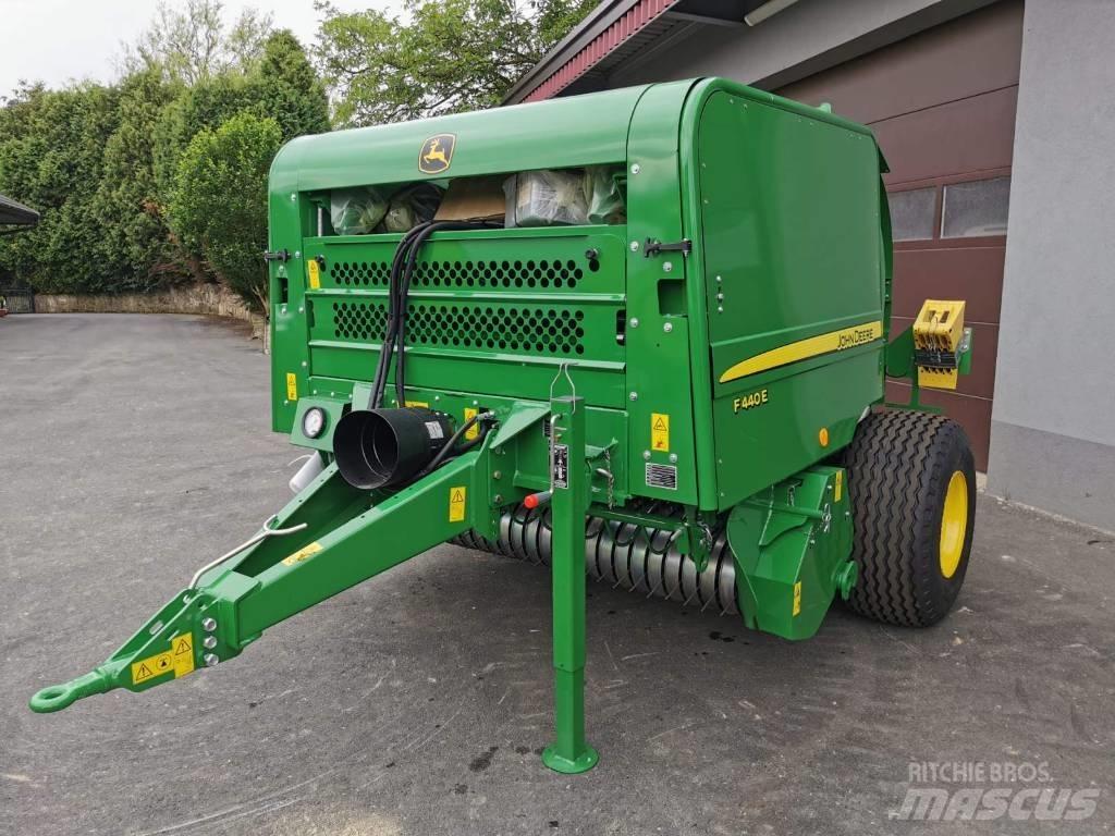 John Deere F440E Masina de balotat cilindric