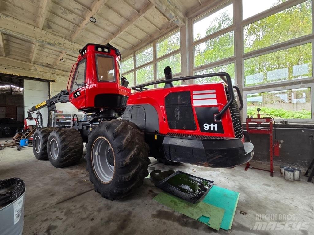 Komatsu 911 Combine forestiere