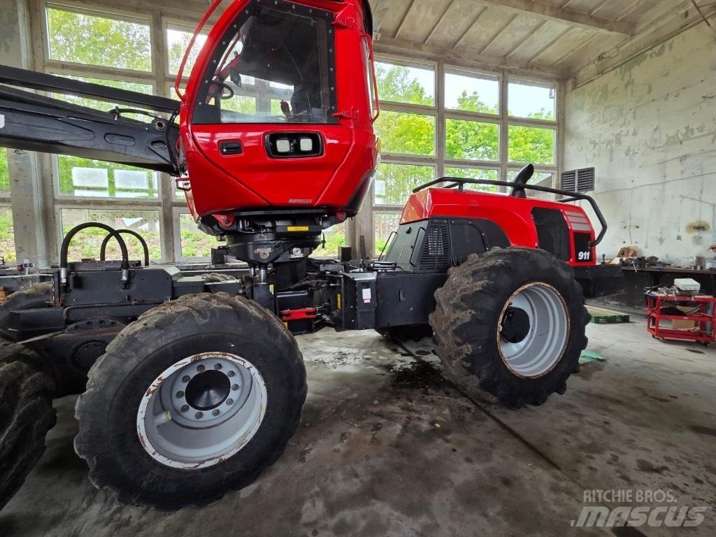 Komatsu 911 Combine forestiere