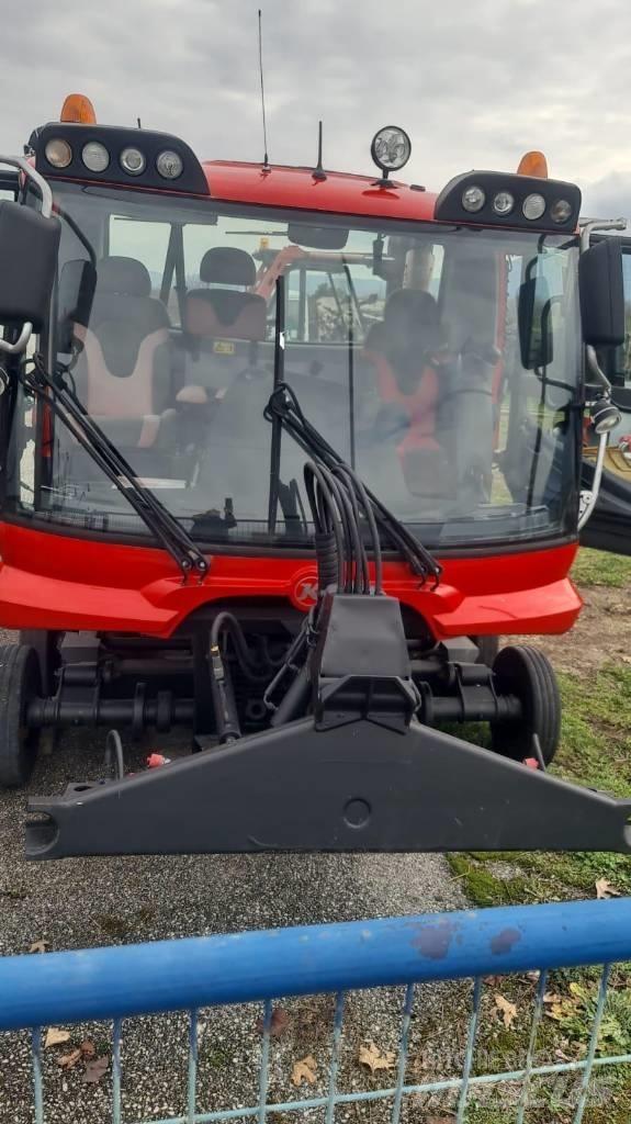  PistenBully  600 Utilaje deszapezire