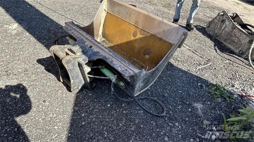 JCB 4CX PRO Buldoexcavatoare