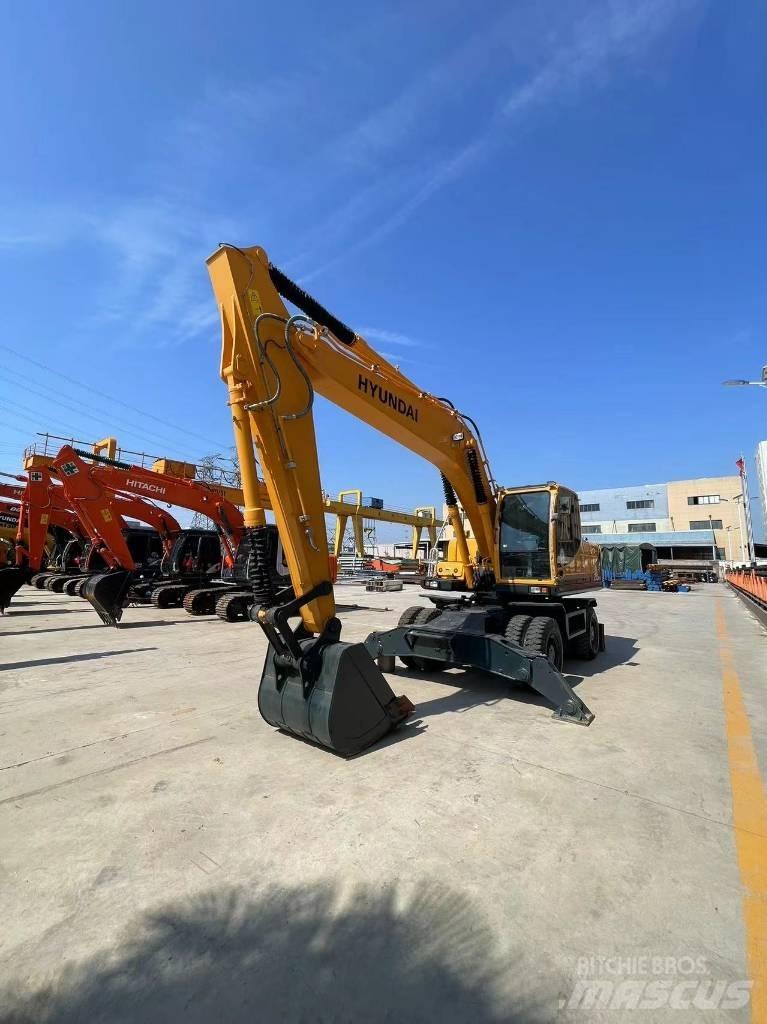 Hyundai 210W-9 Excavatoare cu roti