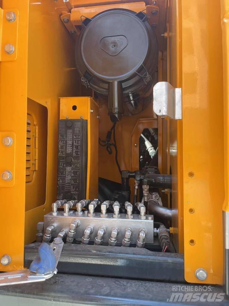 Hyundai 210W-9 Excavatoare cu roti
