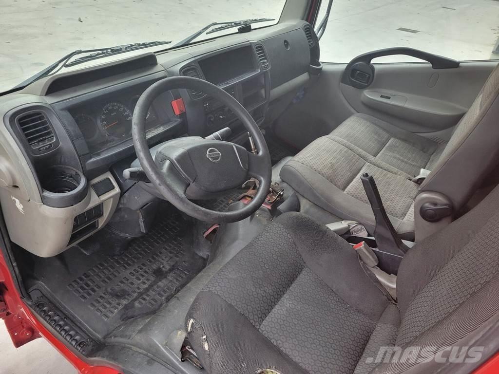 Nissan Cabstar Cabine si interior