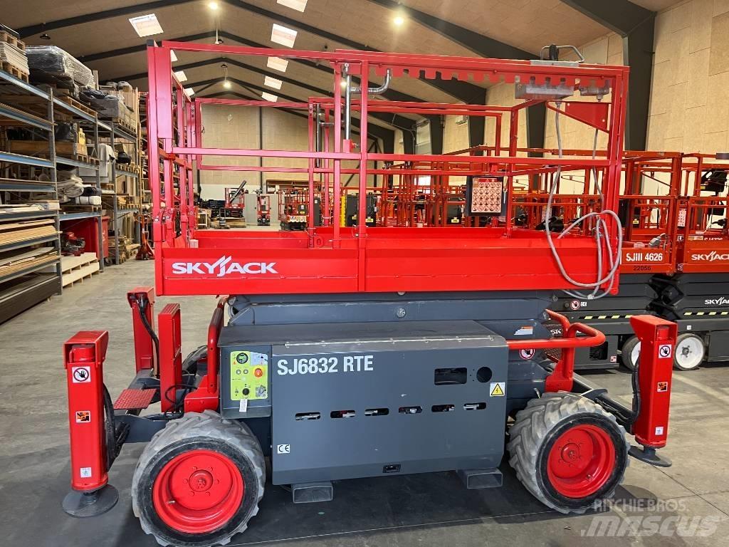 SkyJack SJ 6832 RTE Platforme foarfeca