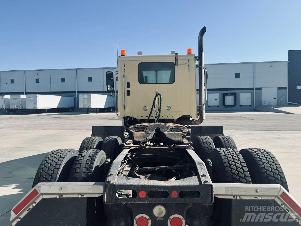 Freightliner 122 SD Autotractoare