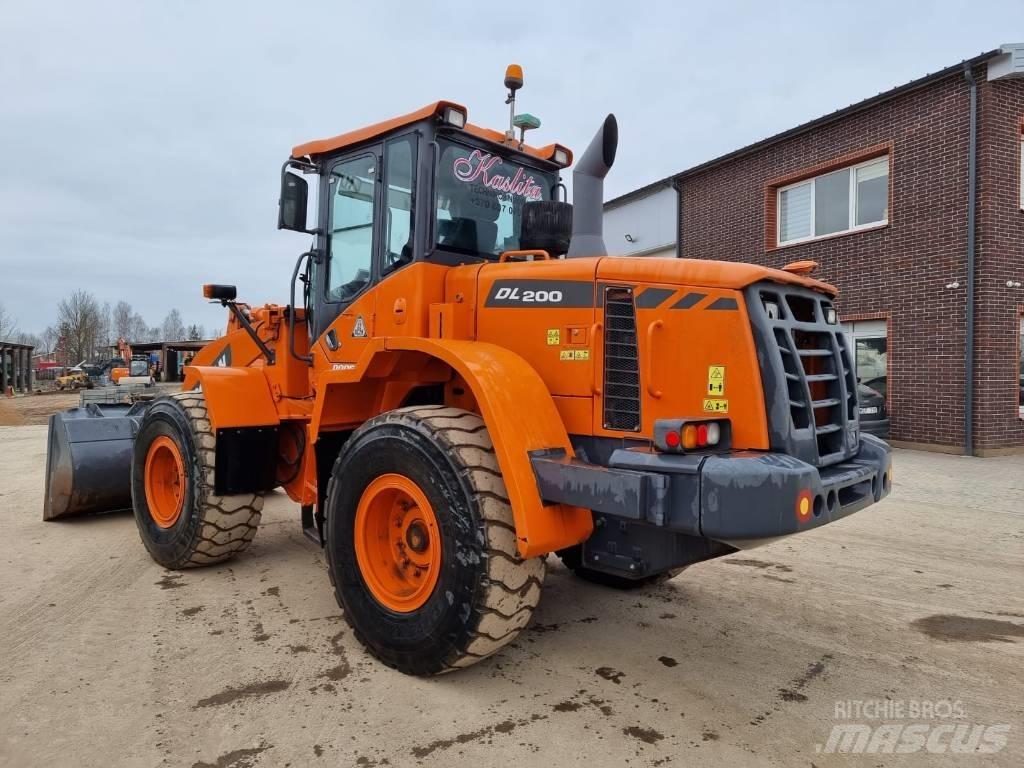 Doosan DL 200-3 Incarcator pe pneuri