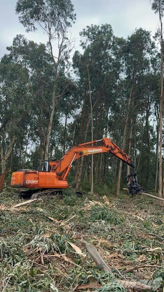 Daewoo 220 Excavatoare