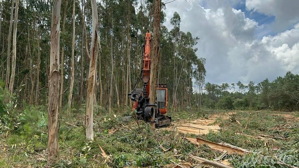 Daewoo 220 Excavatoare