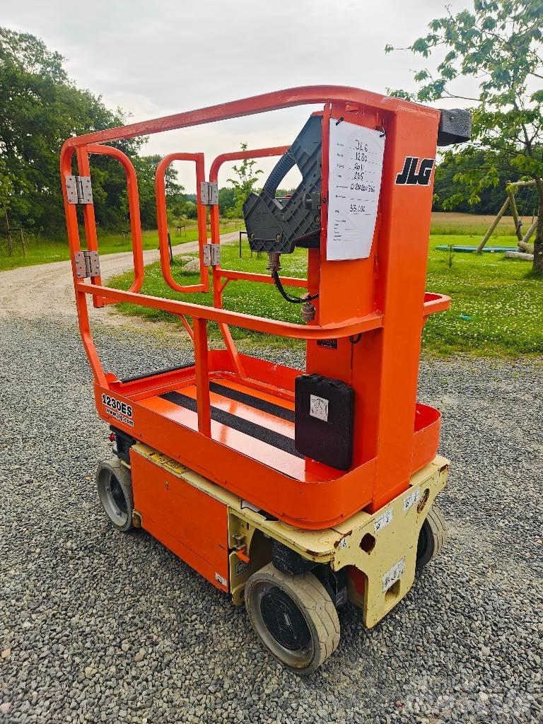 JLG 1230 ES Ascensoare verticale catarg
