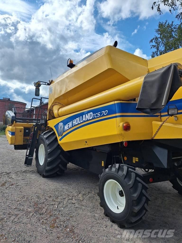 New Holland TC 5.70 Combine de secerat
